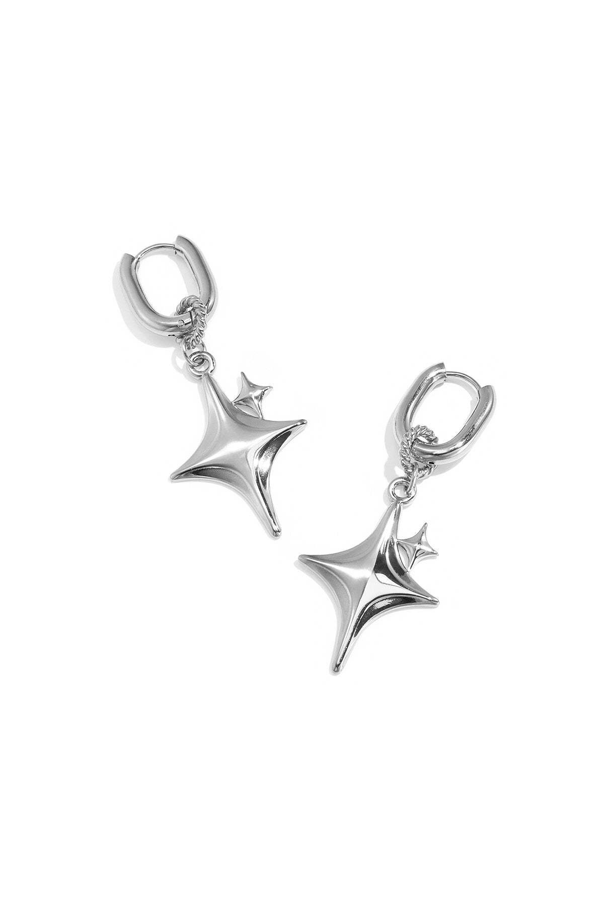 Squoval oorbellen met glinsterende ster hanger