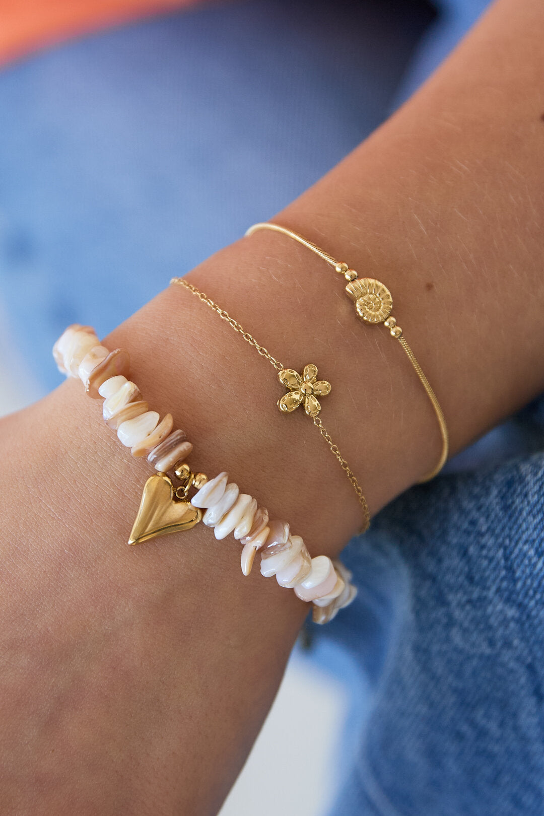 Armband met minimalistisch bloemetje
