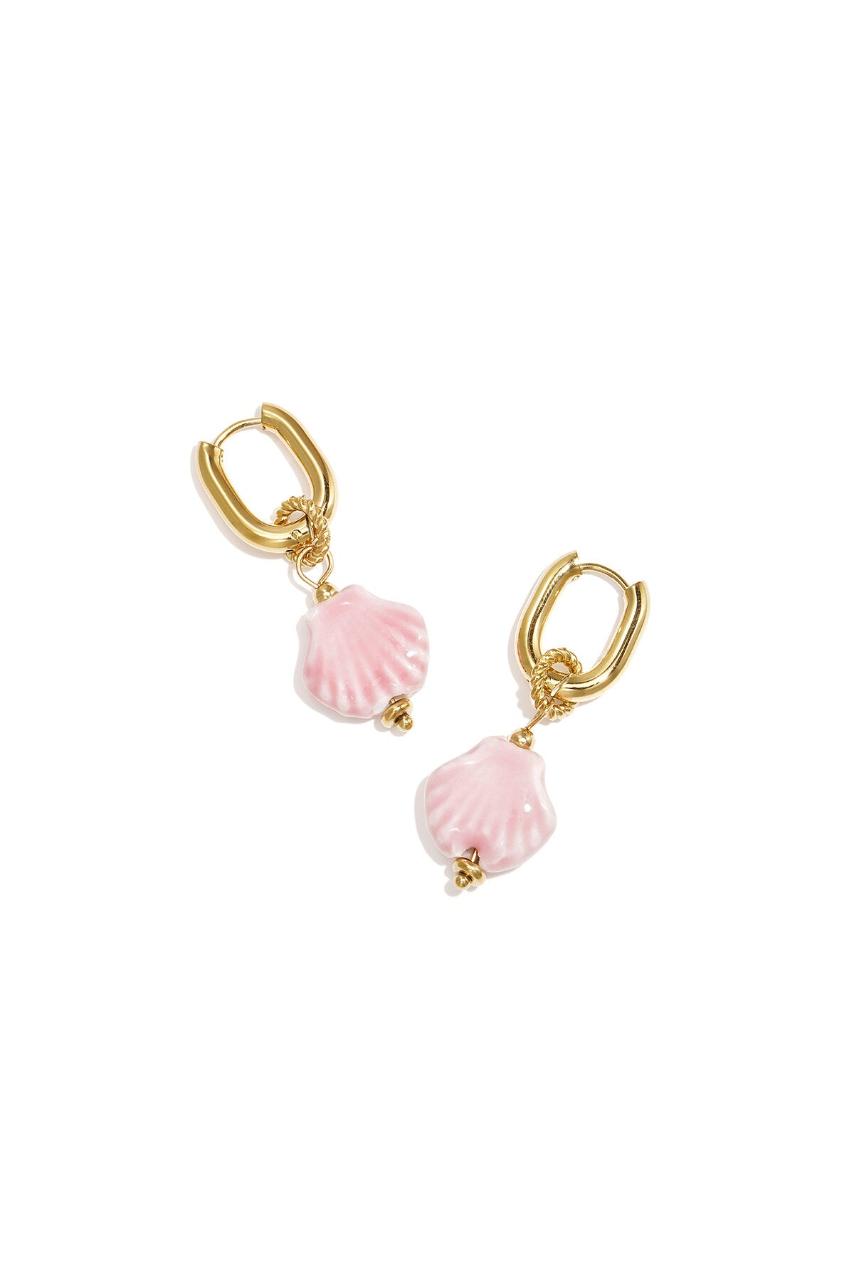 Squoval oorbellen met hangende schelp