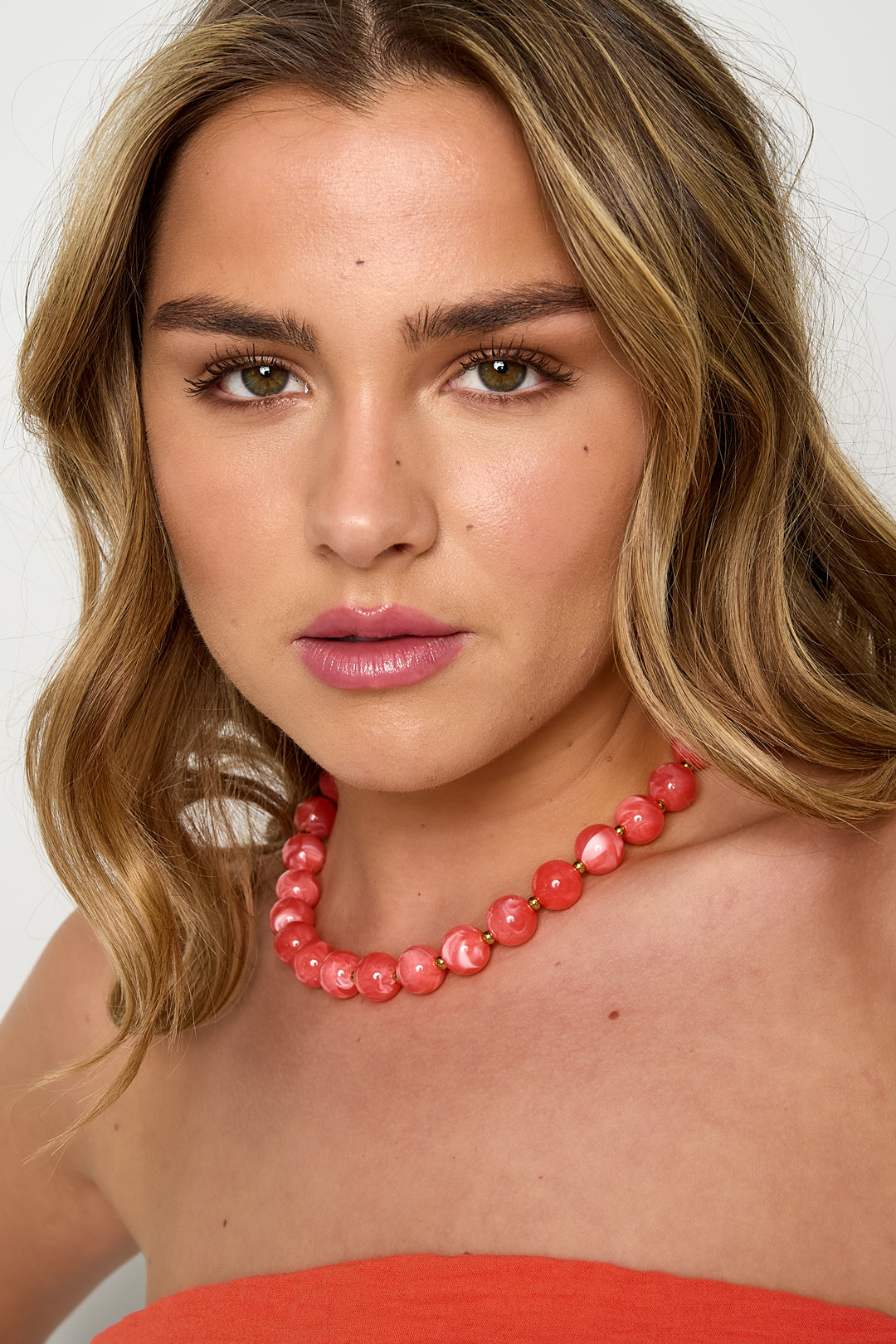 Kralenketting met goude kraaltjes 13.5mm