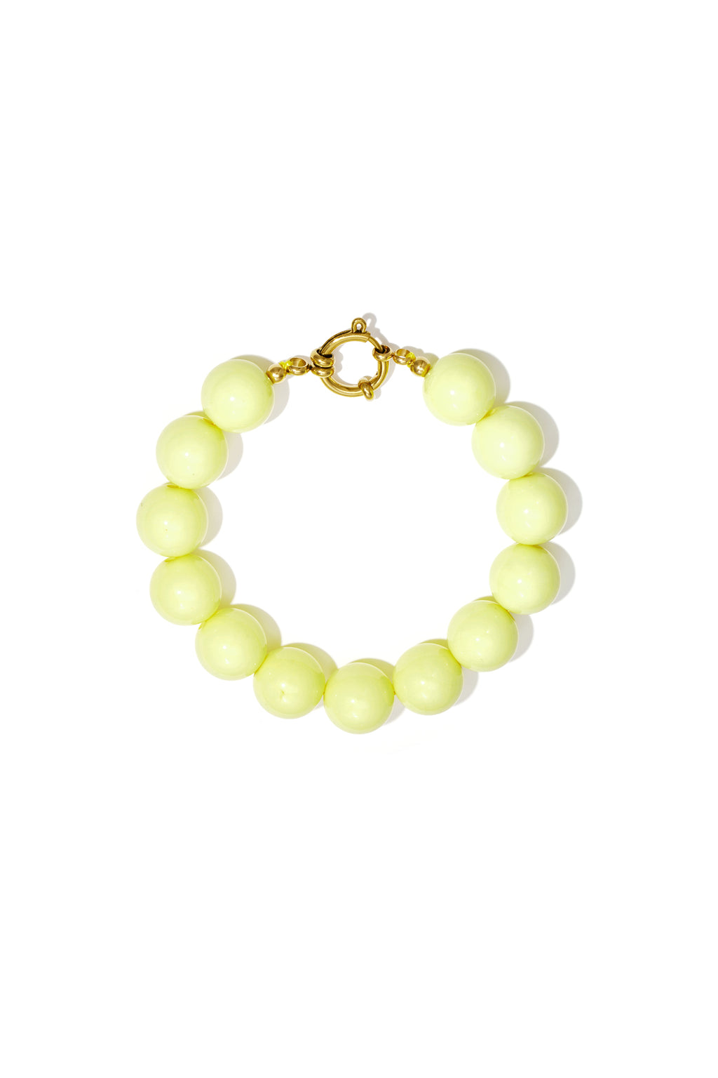 Armband met grote kralen en sluiting aan de voorkant.