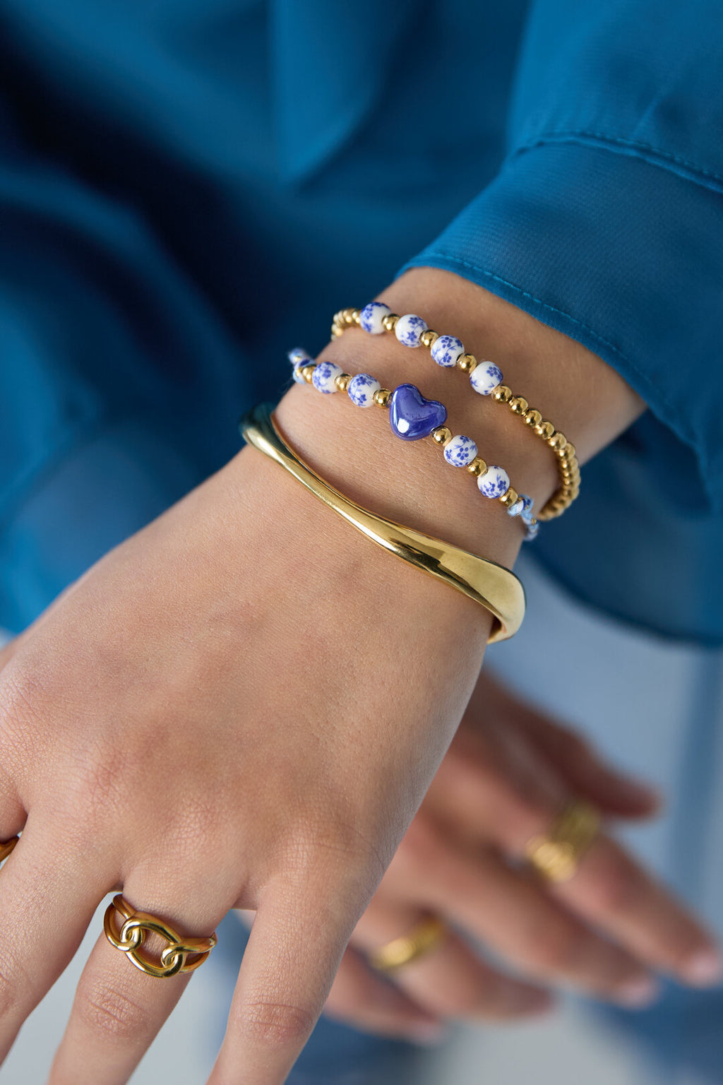 Massieve kralenarmband met kralen in blauwe floral print