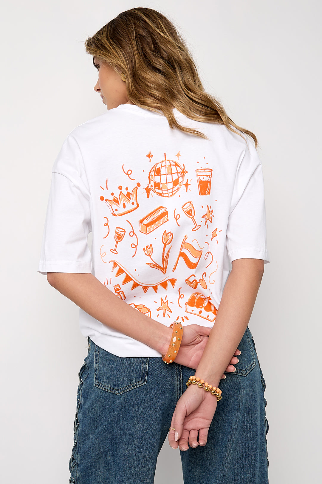 T-shirt met kroon-cartoonpatroon