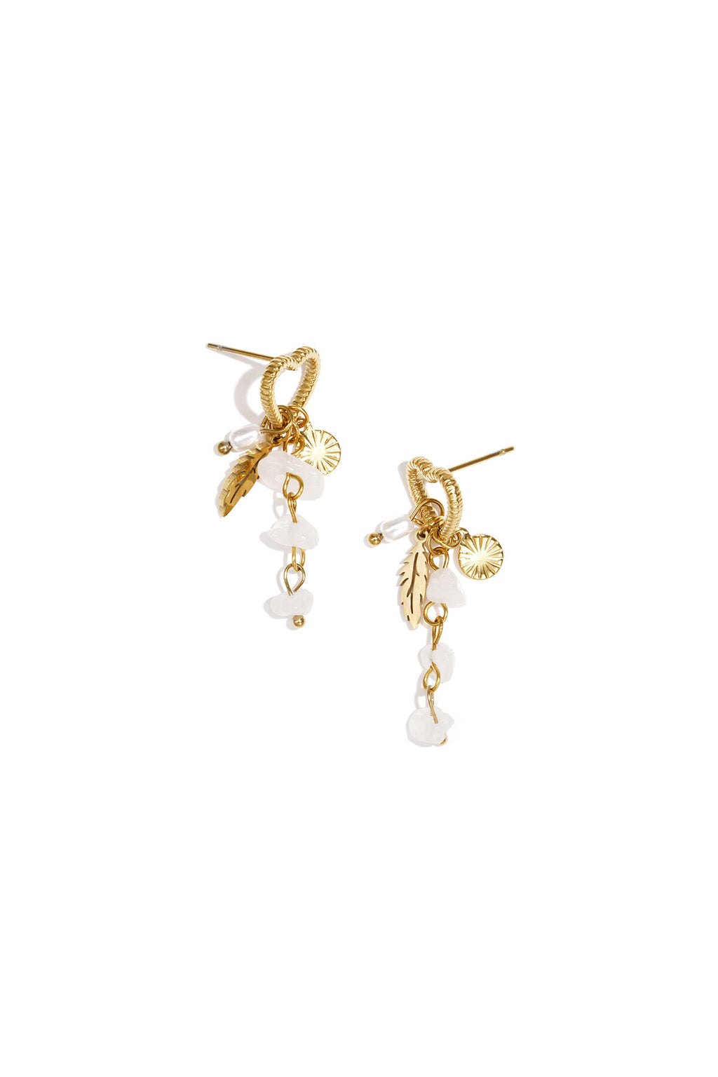 Harten oorbellen met parel hanger, witte steentjes en veer