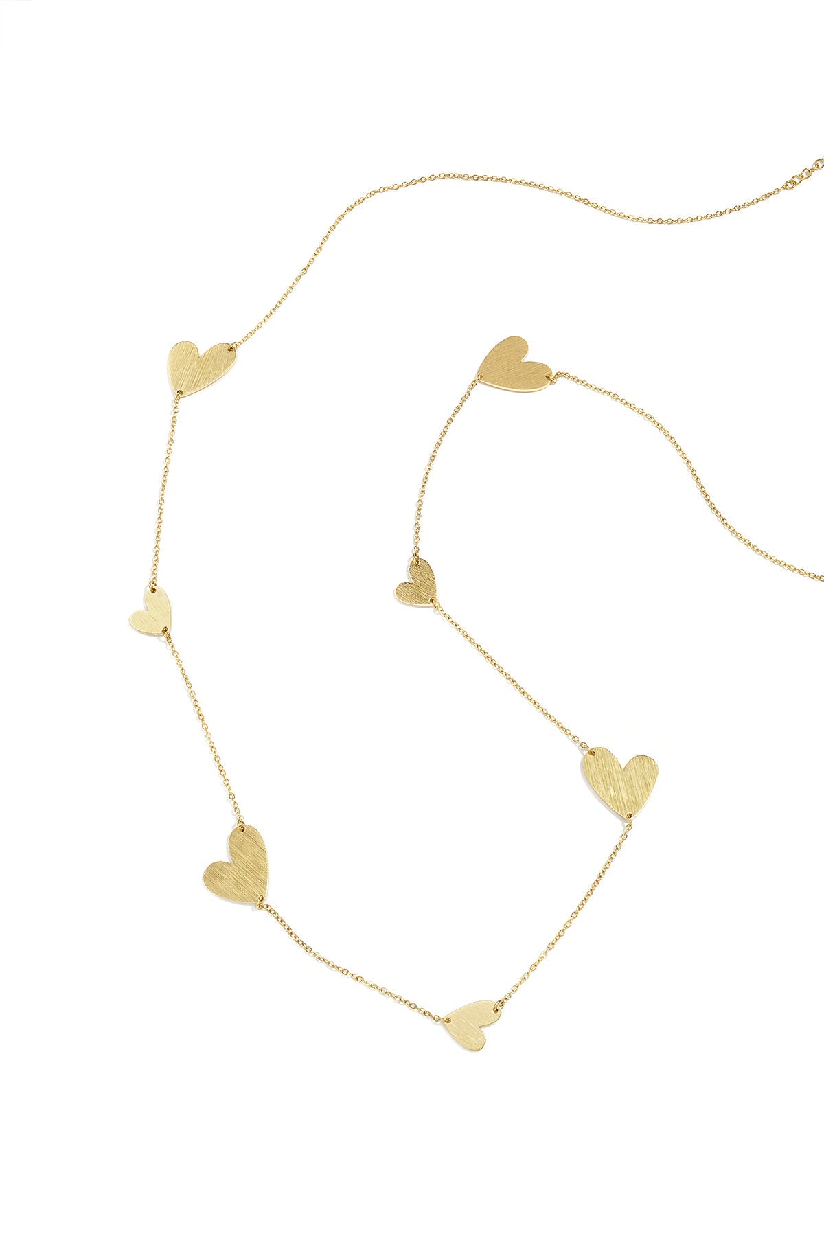 Lange ketting met hartjes in verschillende maten