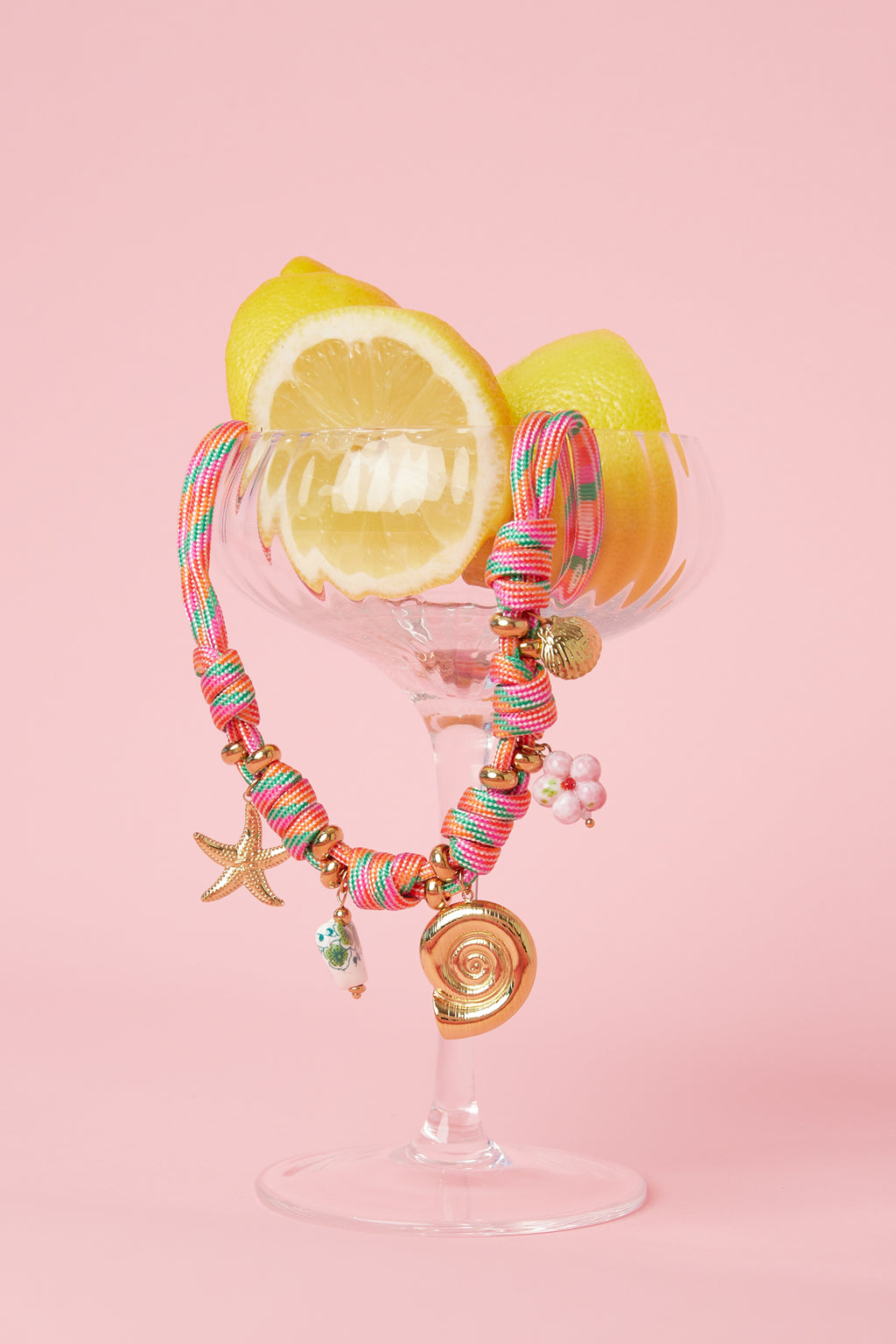 Touw ketting met knopen en schelp charms