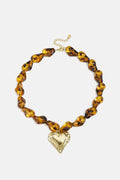 Kralenketting met natuurlijke vorm kralen en hangend hart
