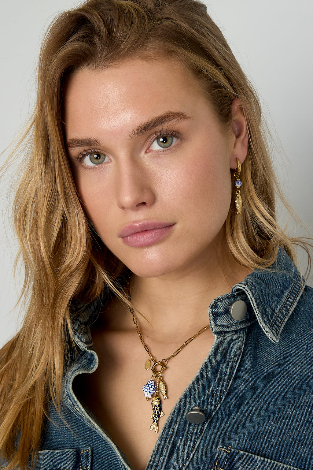 Ketting met frontsluiting en vis-charms