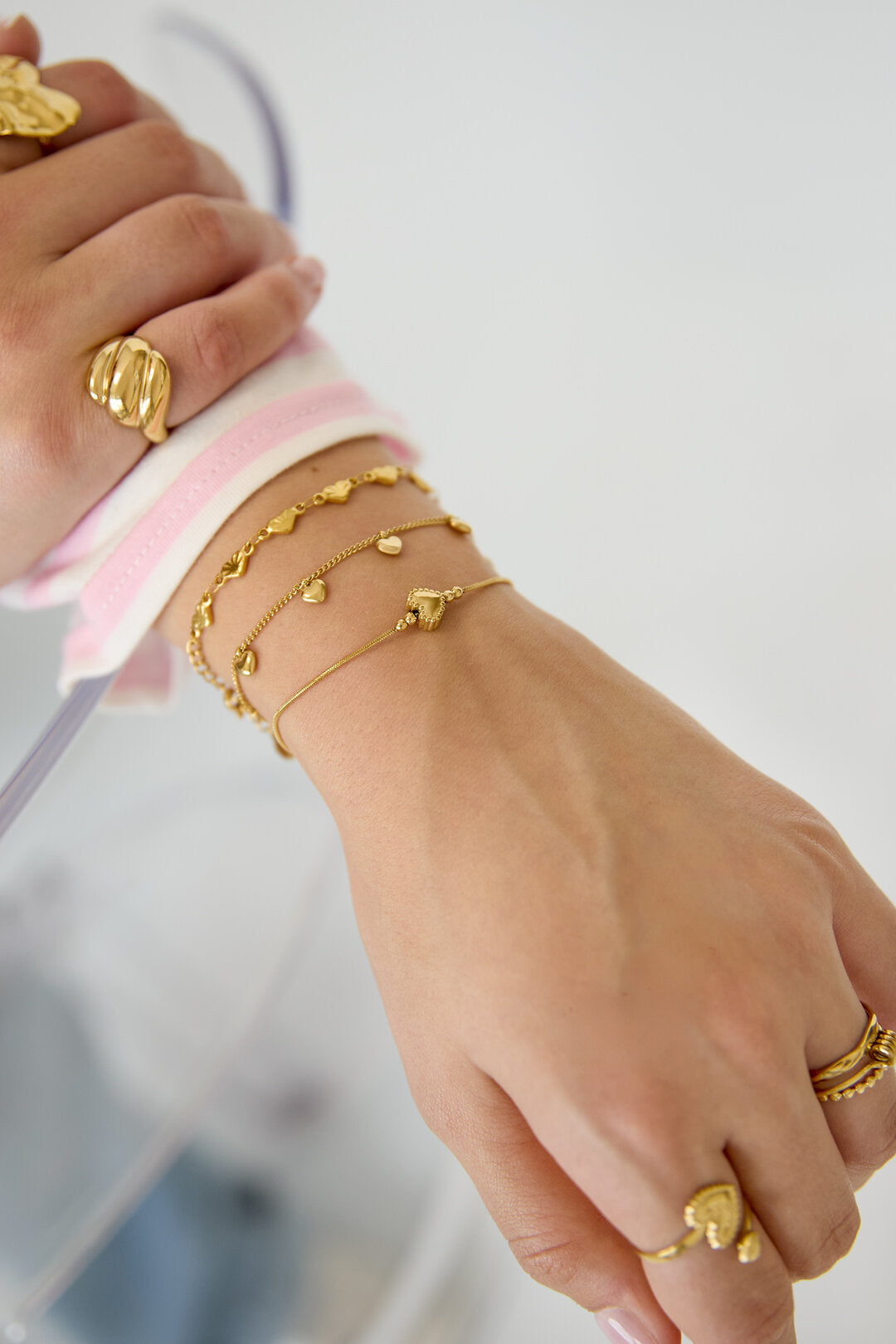 Minimalistische armband met versierd hartje