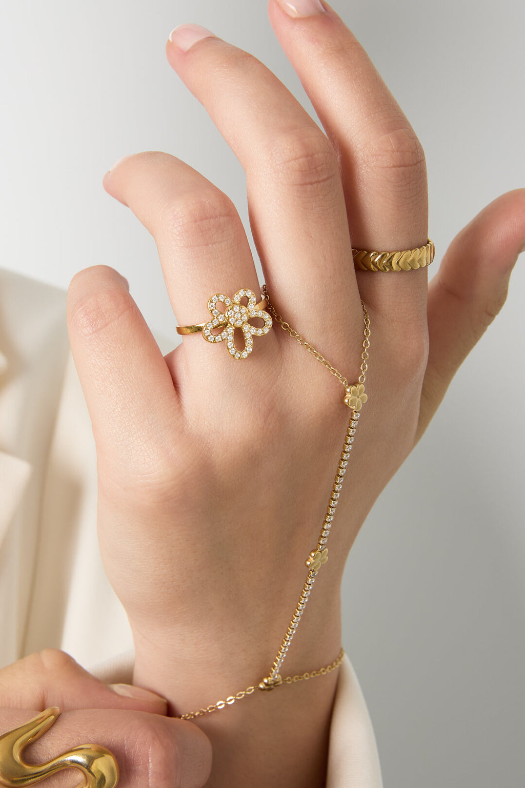 Ring met belegde bloem