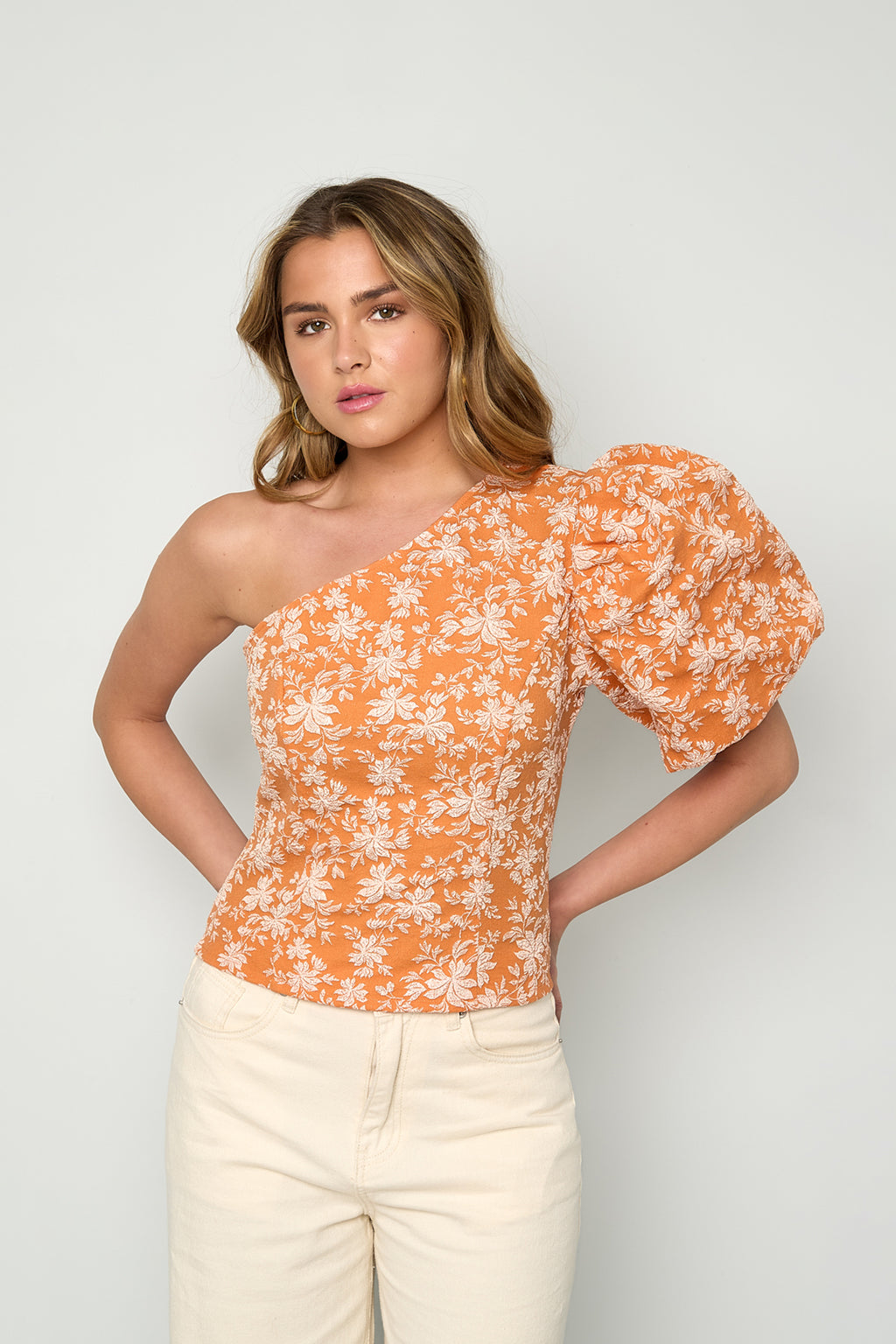Bloementop met één schouder