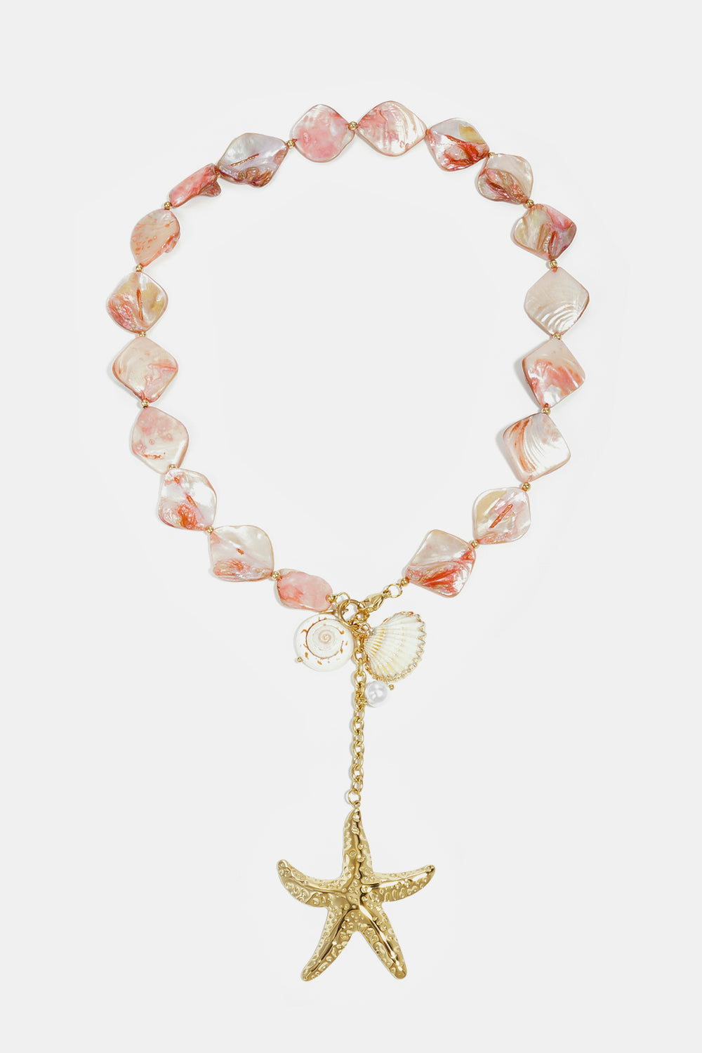 Ketting met kralen van zeeschelpen, charms en hangende zeester