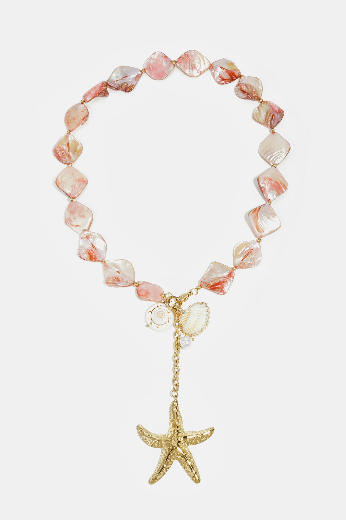 Ketting met kralen van zeeschelpen, charms en hangende zeester