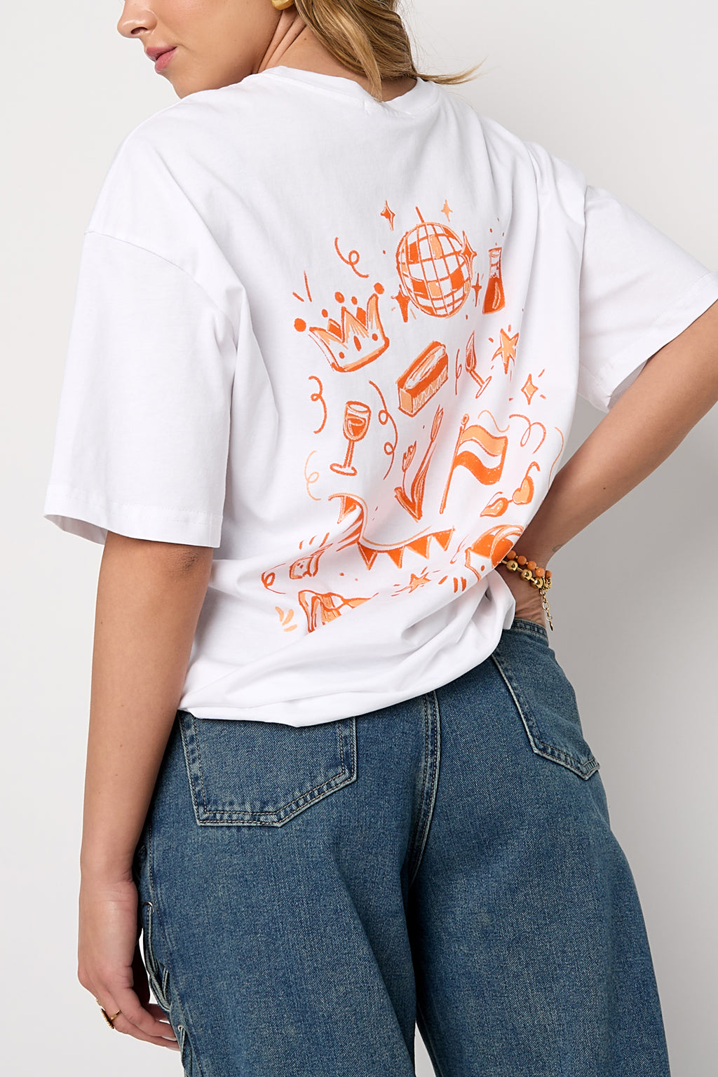 T-shirt met kroon-cartoonpatroon