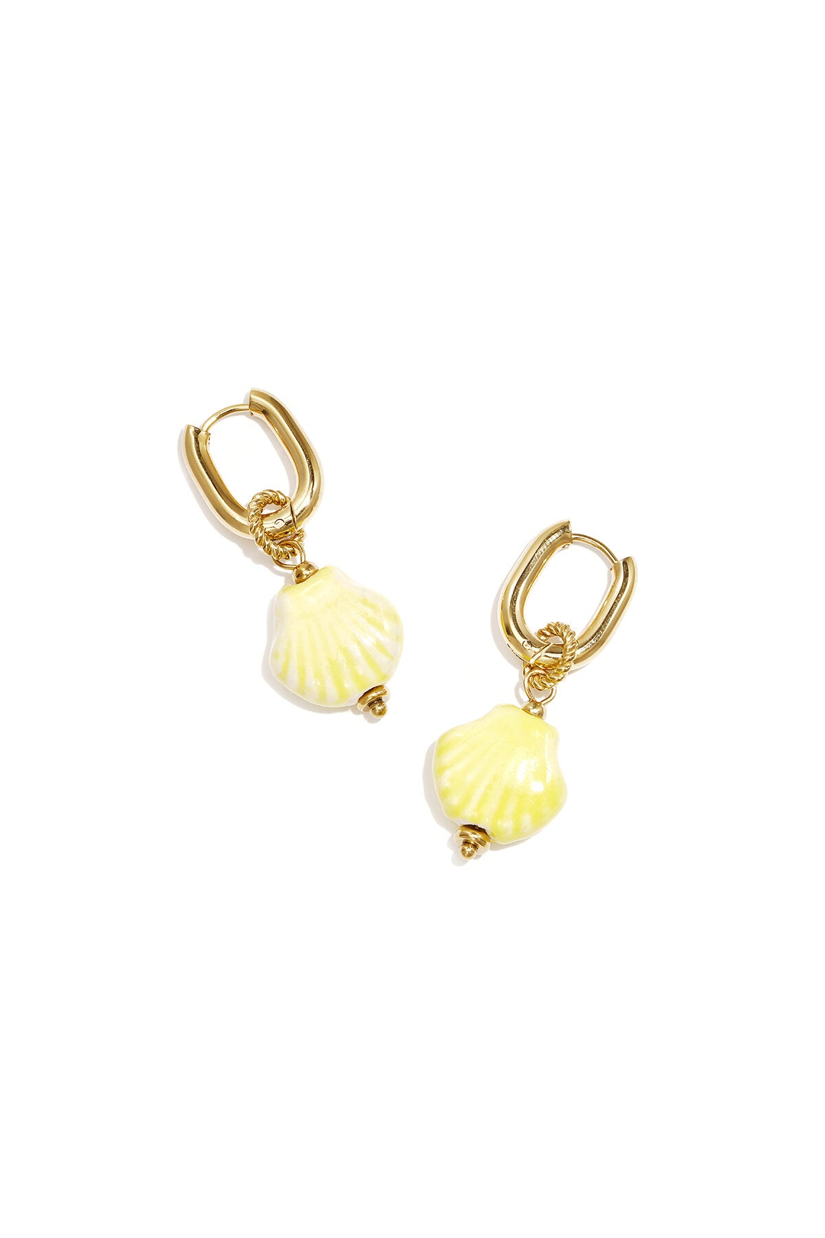 Squoval oorbellen met hangende schelp